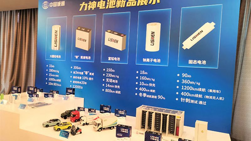 屋顶分布式光伏板材质规格型号揭秘：如何选择合适的产品
